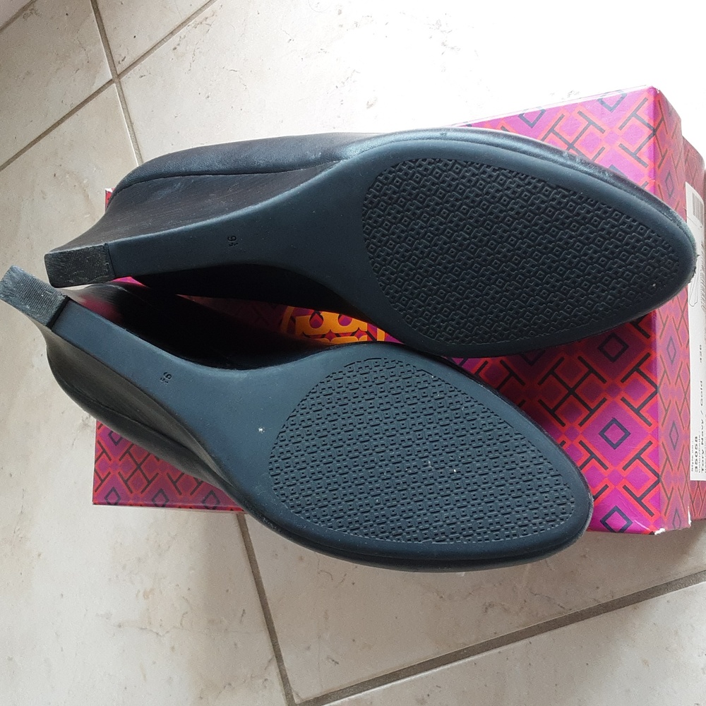Tory Burch Black Leather Pumps - Picture 7 of 7